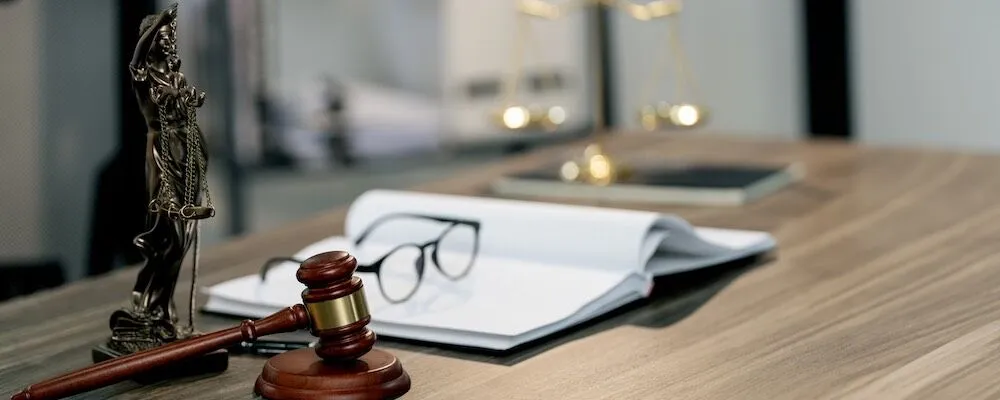 judge-gavel-and-law-books